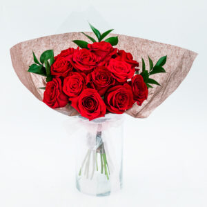 red roses bouquet as flower ideas for first date